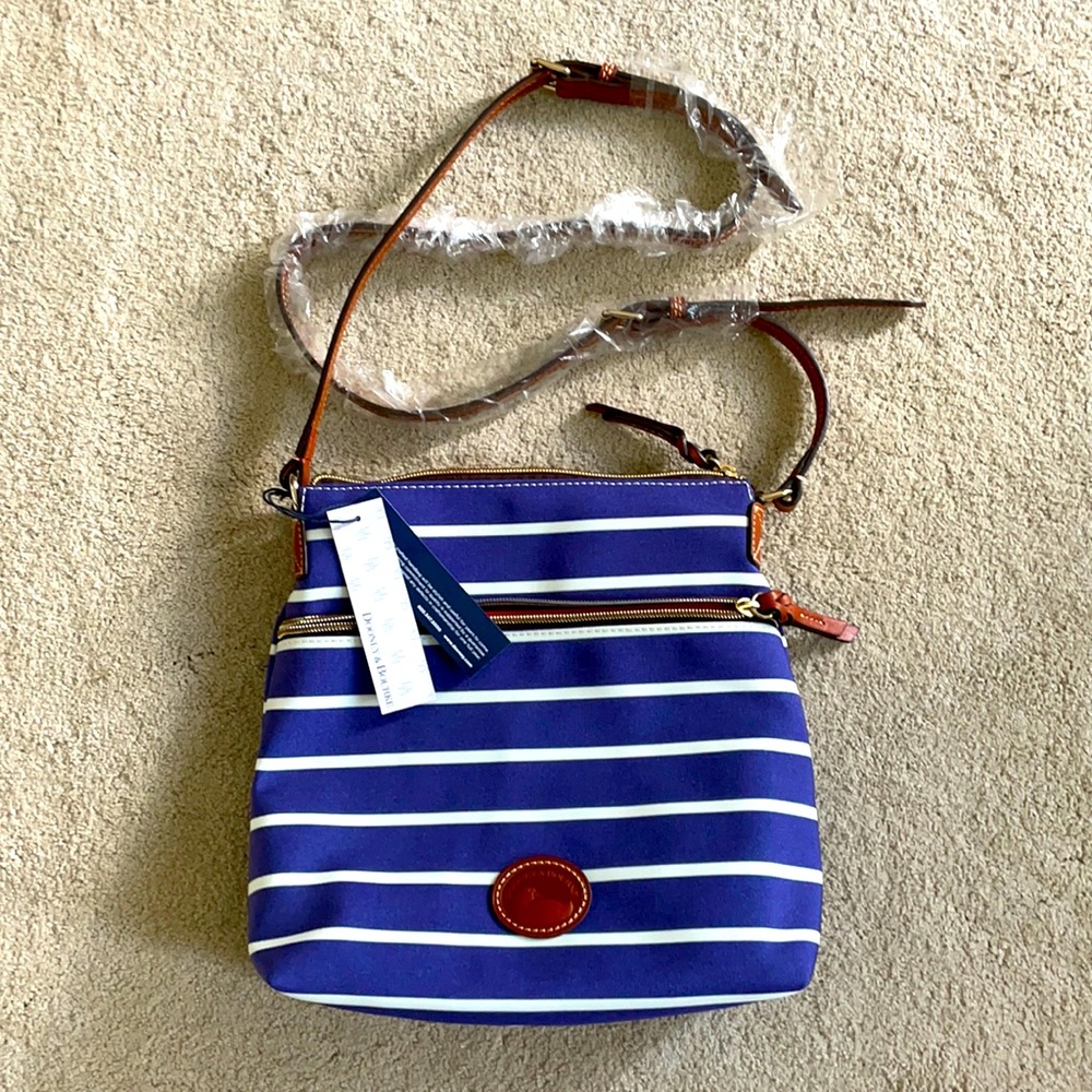 🆕 Striped Dooney & Bourke crossbody 👜 NWT